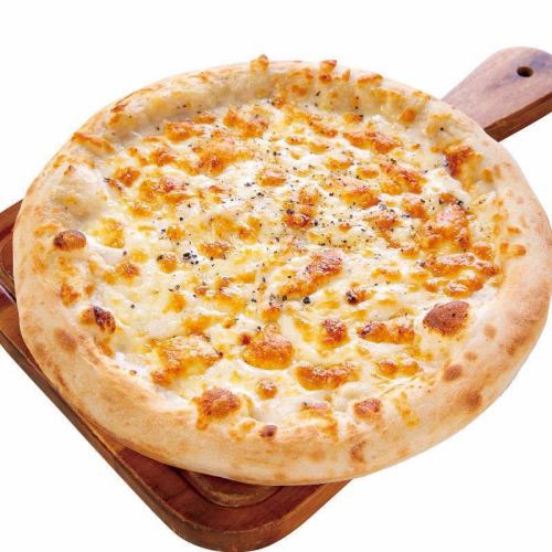 4 kinds of cheese pizza (quattro formaggi)