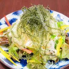 Fresh bubble wrap [Okinawa Salad] with sea grapes
