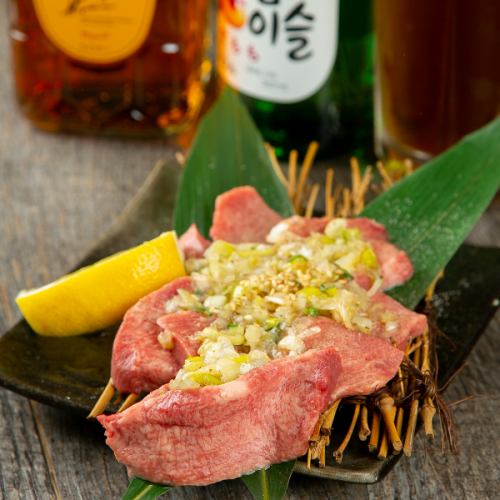 【店主一押し！】噛めば噛むほど肉の旨味があふれ出す！絶品！『厚切り上タン』