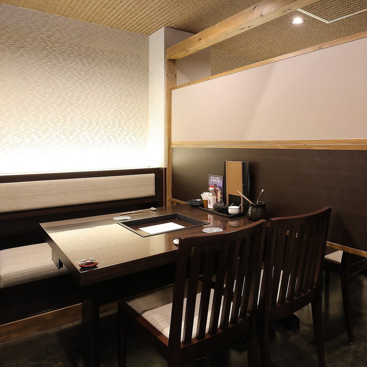 木のぬくもりを感じられる空間で落ち着いたお食事を