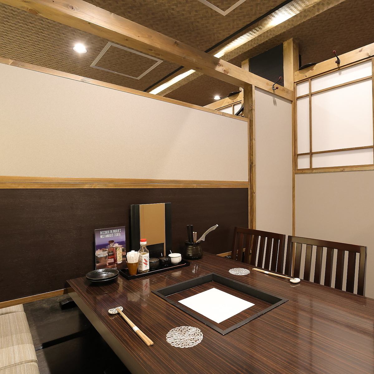 木のぬくもりを感じられる空間で落ち着いたお食事を