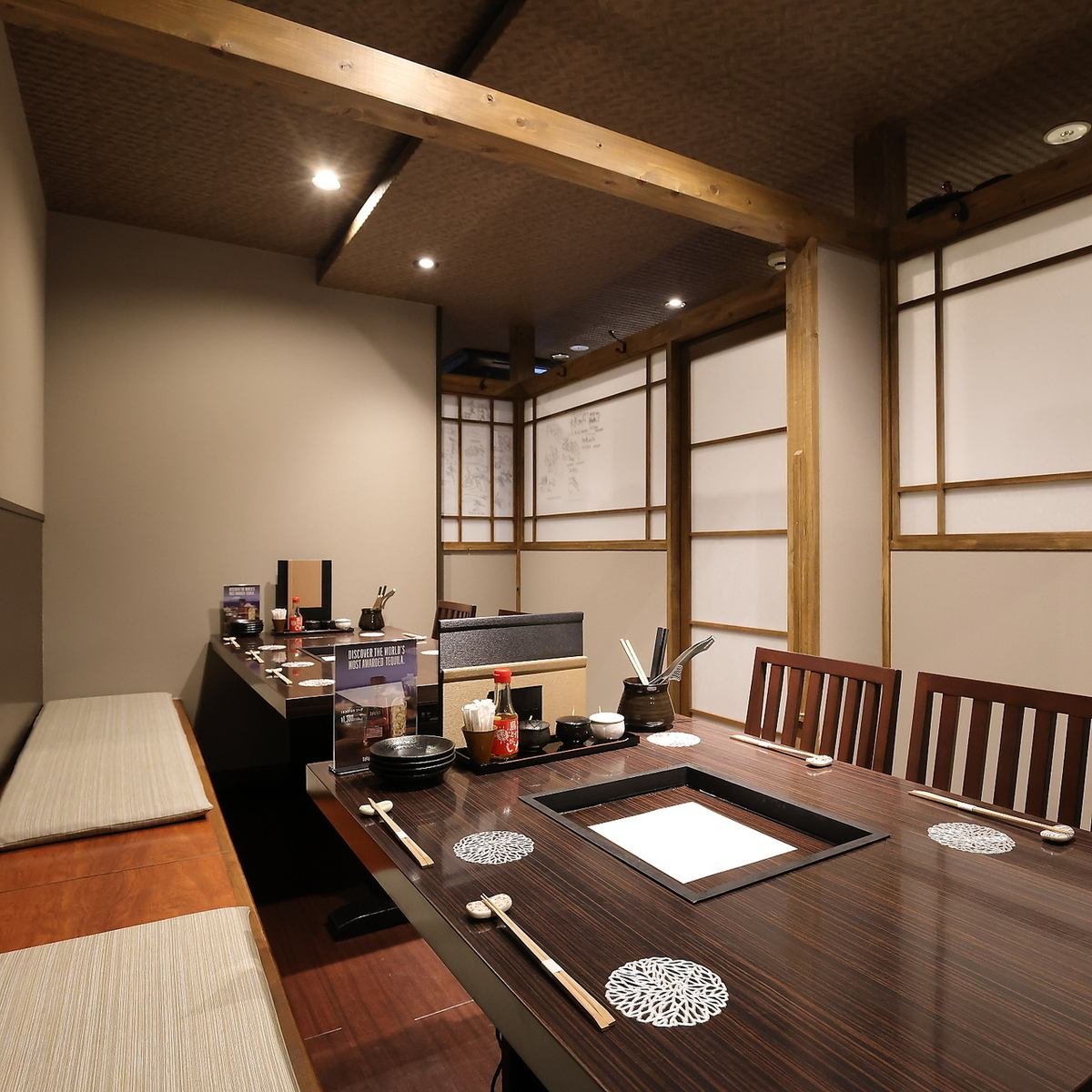 木のぬくもりを感じられる空間で落ち着いたお食事を