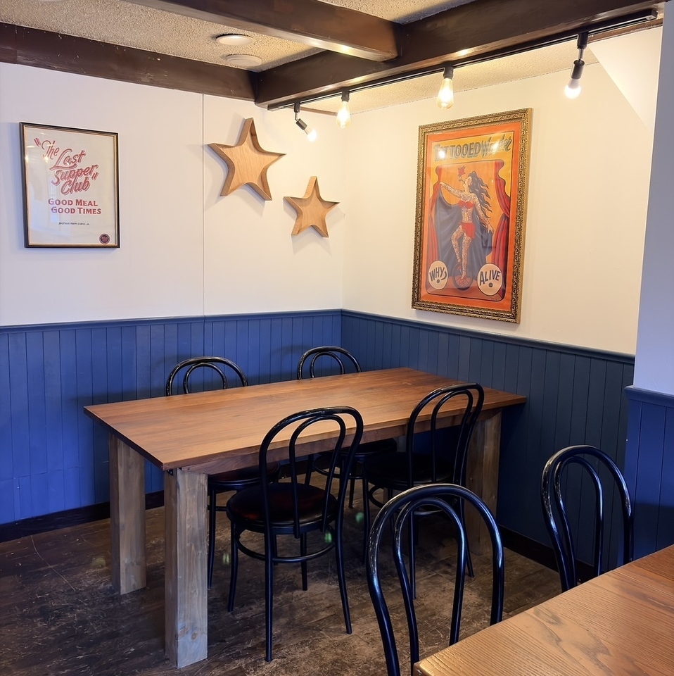オシャレな店内で多国籍料理とお喋りを楽しんで♪