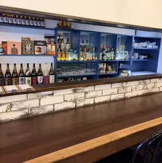 カウンター席が8席ございます。