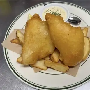 衣にビールを使用してふんわりサクッと!自家製タルタルで楽しむ【フィッシュ&チップス】