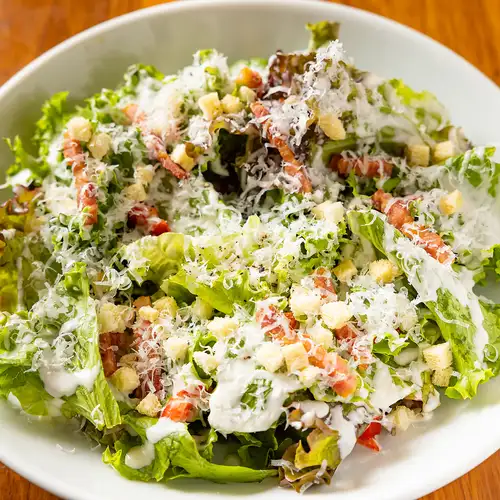 Enjoy a variety of creative dishes such as carpaccio and grilled items with our all-you-can-drink course.