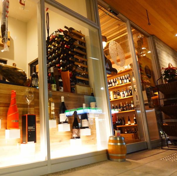 A directly managed wine shop will open in November 2019.We have a lot of wine lists, including products sold at the shop.All wines sold at the shop can be brought in (separate service charge), so it may be difficult to choose ...
