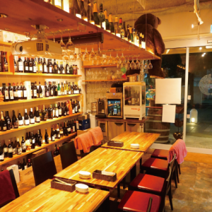 Up to 20 people can reserve the seminar room of the adjacent wine shop!