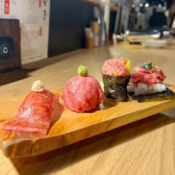 【鮮度抜群！思わず写真を撮りたくなる上質なサシの甘みが最高の逸品】肉寿司1080円(税込)