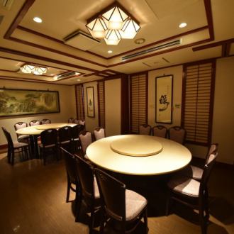 [3rd floor charter] Please contact us for rental of each floor! It is a round table floor with a total of 60 seats ♪ (10 people x 3 tables)