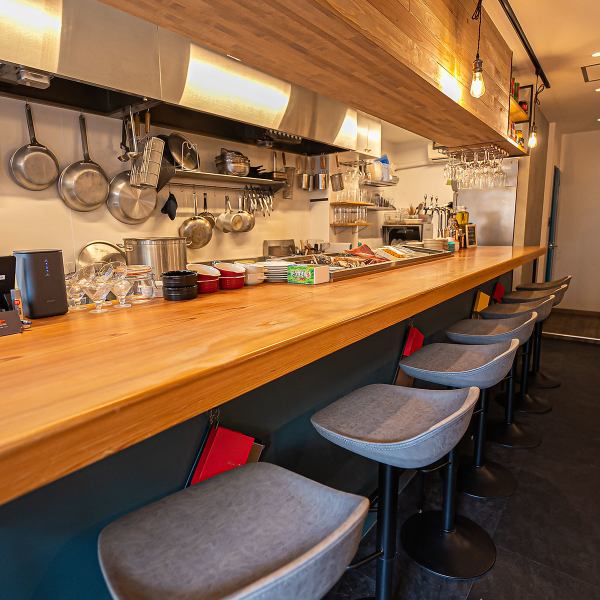 [Counter seats] We have counter seats where even one person can enjoy a meal slowly.It's perfect for a drink on the way home from work or after a meal. We are open late at night, so we look forward to your visit!