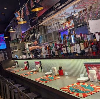 お一人様も大歓迎！ずらっとならぶカウンター！