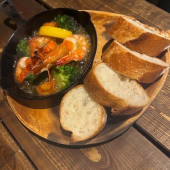 有頭海老とブロッコリーのアヒージョ