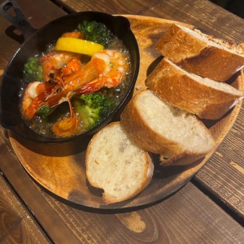 有頭海老とブロッコリーのアヒージョ