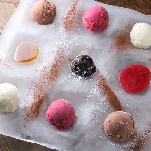 Simple ice cream platter of 3 flavors x 2