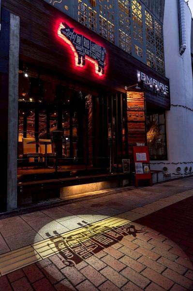 The stylish exterior of the store raises expectations even before you enter.Recommended for dates and girls' nights out.