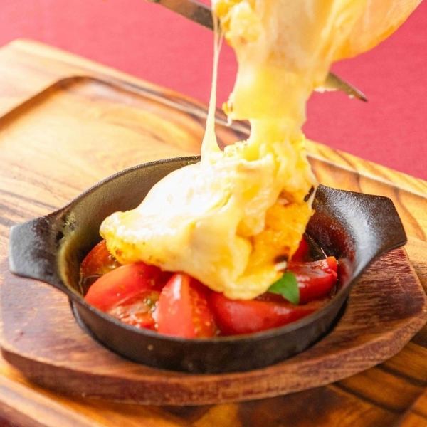 A must-try for cheese lovers! Hot, melty raclette cheese ♪