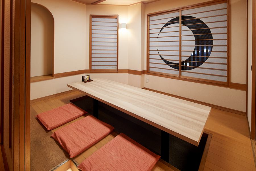 The sunken kotatsu seats that can be used in the private room can accommodate 2 to 15 people.