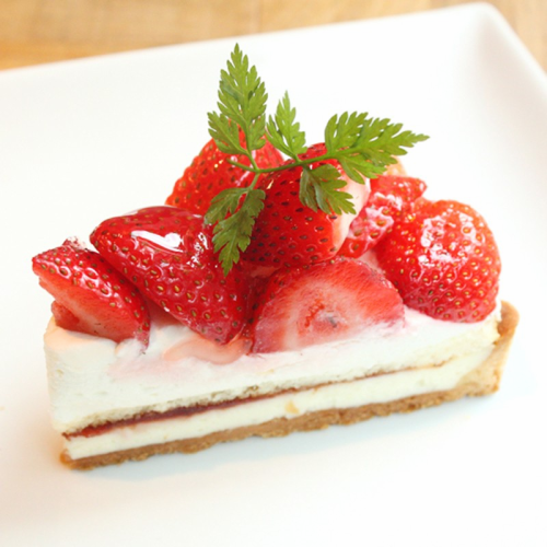 苺とチーズの生クリームタルト