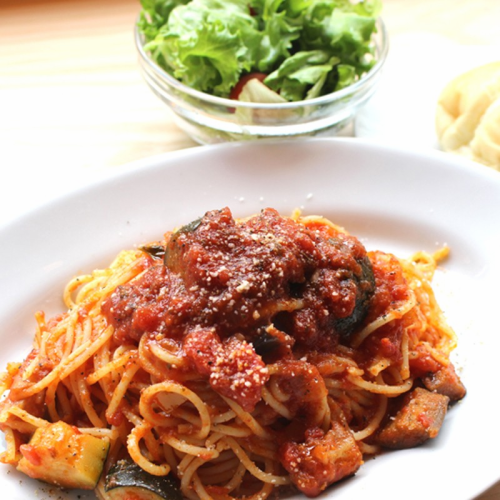 ナスとズッキーニのトマトソースパスタ