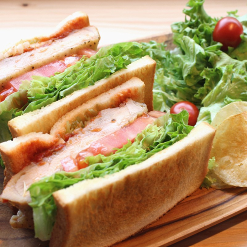 グリルチキンとトマトソースの焼サンド