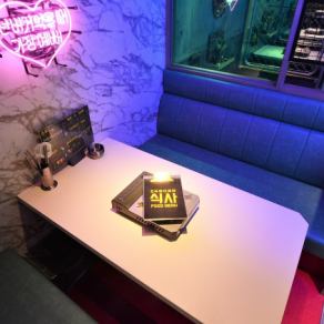 ゆったりボックス席◎ネオンライトのアクセントが効いてます!!