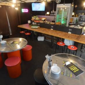 本場韓国屋台気分が楽しめちゃう別館もご用意★シグマポチャ向かいの別館では、カウンター席とテーブルをご用意しております♪平日10名様~、金・土・祝前日は15名~最大30名様までの別館貸切も承りますので、お気軽にご相談ください!