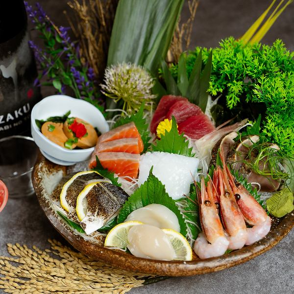 炭火の香り立つ焼き鳥と旬魚を、厳選した日本酒とともに。焼き鳥・魚料理を丁寧に仕上げております。