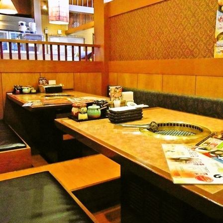 The cozy interior is popular with families! There are various types of seats such as digging, tatami mats, and tables ☆
