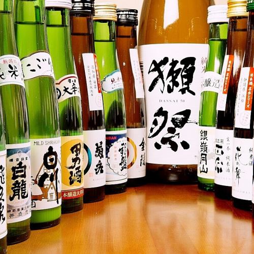 Please enjoy a variety of local sake.