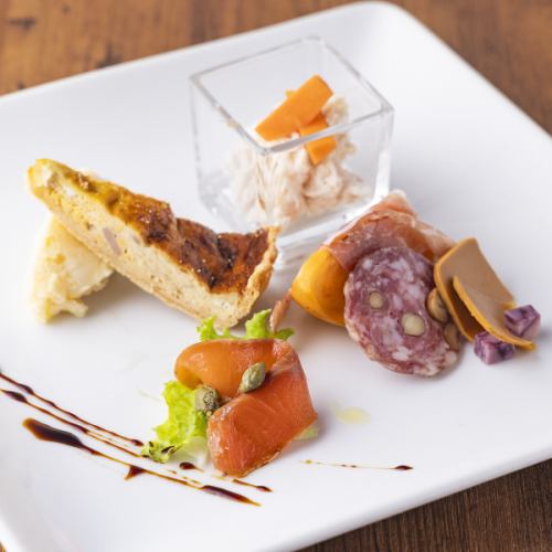 まずは前菜の盛り合わせで乾杯♪