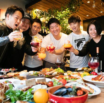 お肉に拘りつくした肉バル！ミートボックス宮通り店へ是非どうぞ