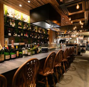 There are a total of 16 counter seats on the first floor that are perfect for you and a couple! Bottles of wine and champagne lined in front of you are a masterpiece! A lively counter with a good scent that grills your meat Please enjoy our special food and drink at your seat ♪