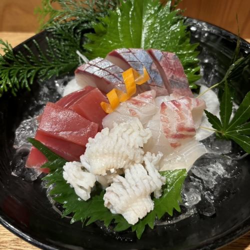 Assorted sashimi