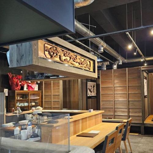 Enjoy exquisite cuisine in a restaurant where you can feel the warmth of Japan.