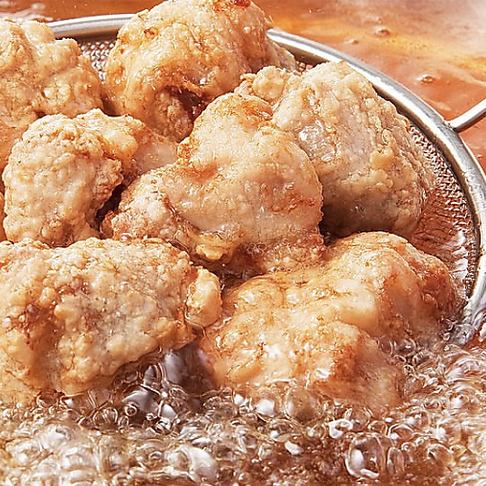 名物の8種の唐揚げ大好評！単品飲み放題は120分1500円でお得♪