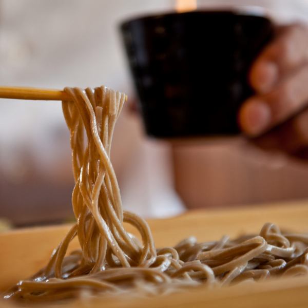 Our proud Yamagata soba is pesticide-free handmade soba! You can enjoy soba from Okura village in Yamagata prefecture at our shop in Ichibancho.