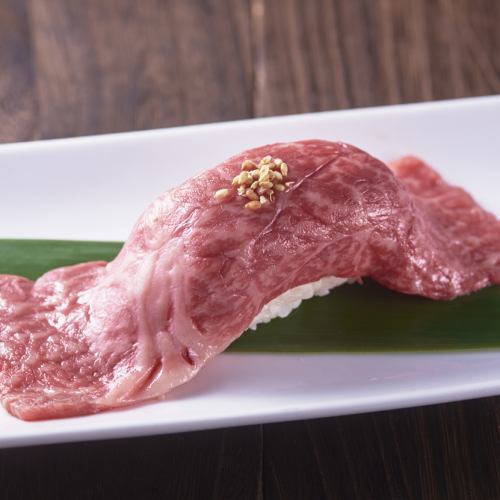 和牛炙り寿司 （上赤身/上白身）