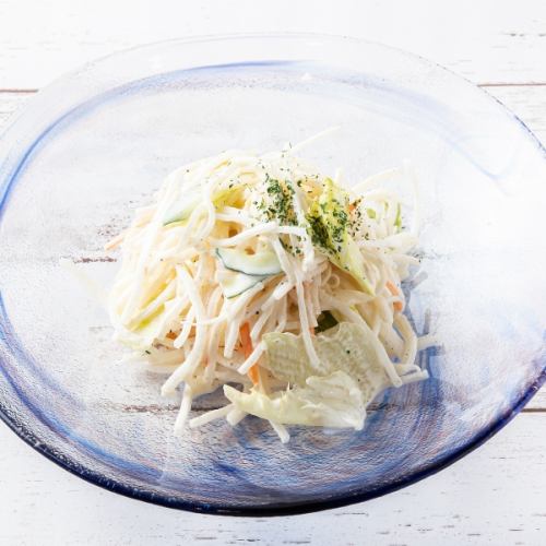 Radish coleslaw salad