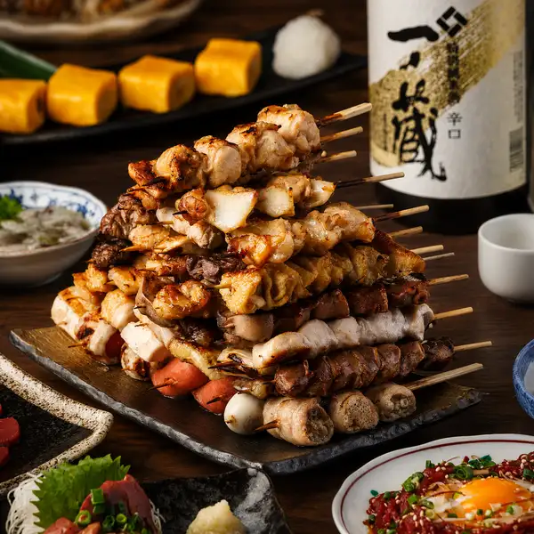 【職人技輝く本格炭火焼き鳥】平塚での飲み会やご宴会に最適！炭火の芳醇な香りが溢れるジューシーな串焼き