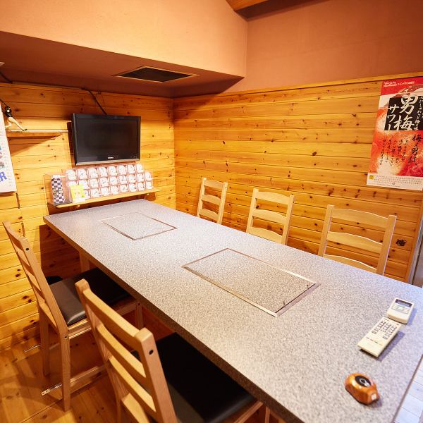 [Private room x 1] We also have a private room that can accommodate up to 5 people! You can enjoy high-quality meat in a calm space ◎ You can use it without any inconvenience even in special occasions such as private banquets, entertainment, and face-to-face meetings. receive.