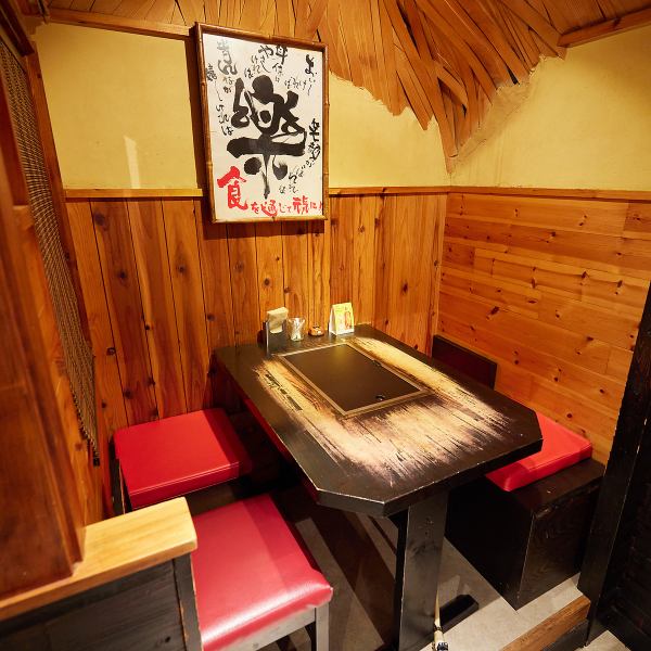 [Table x 4] We have 2 seats that can accommodate up to 4 people, and 2 seats for a 4-person table that can accommodate up to 8 people when connected.You can enjoy banquets with small to medium groups with your friends ♪ Please use it!