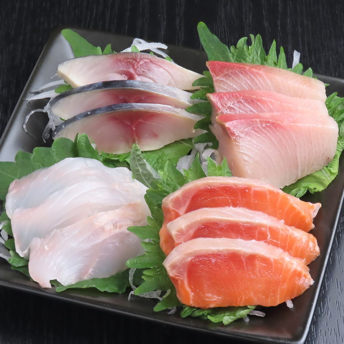 好きな魚を3種類選べる「お刺身盛り合わせ」がイチオシです！