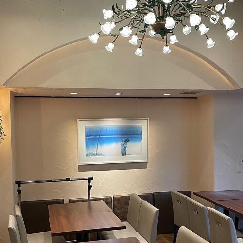 In addition to dining, you can also view and purchase art works.