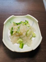 Jellyfish with green onion oil