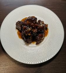 Spare ribs simmered in black vinegar