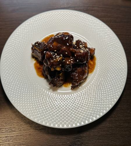 Spare ribs simmered in black vinegar