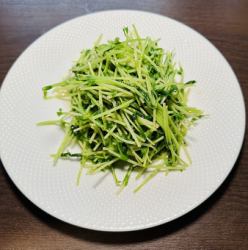 Stir-fried bean sprouts flavored with baijiu