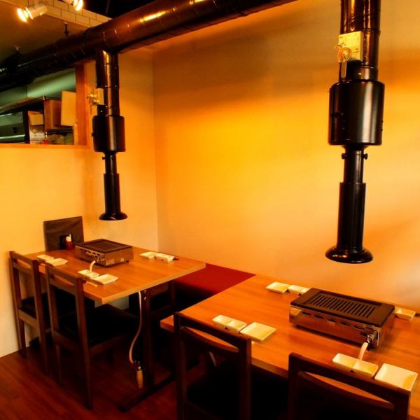 【All 30 seats】 【You can rent out】 Inside the store, there are 30 seats in the counter and table seats! Private room can be used from 20 persons to a maximum of 32 people! (Teradamachi Yakiniku Baked Hormone Grilled Vegetable Banquet All-you-can-drink course Girls Association Dating Drinking Meat Meat Station Near)