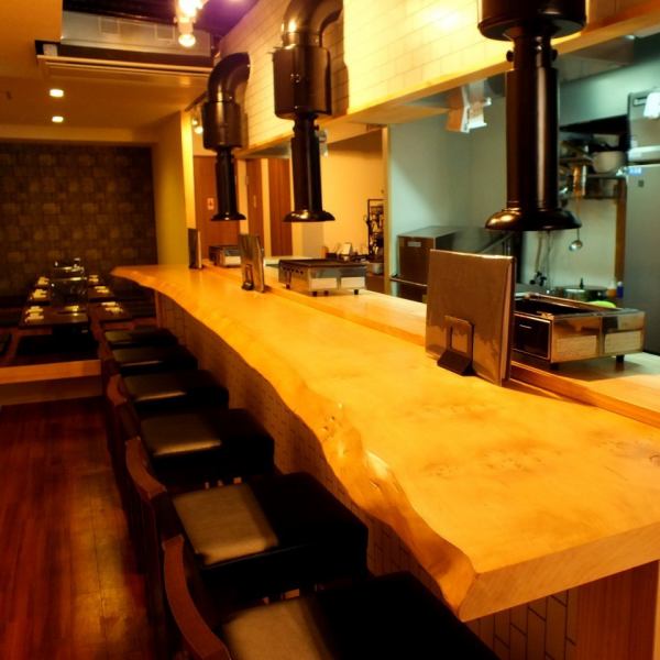 【Counter Seat】 There is a counter seat where you can relax relaxedly, eat out rice · drink a cup · · · Please feel free to visit us as well.We are trying to create a relaxing atmosphere that will satisfy all our guests (Teradamachi Yakiniku Hormone Grilled Vegetable Banquet Drinking All-you-can-eat Women's Association Dating Drinking Meat Meat Station Near)